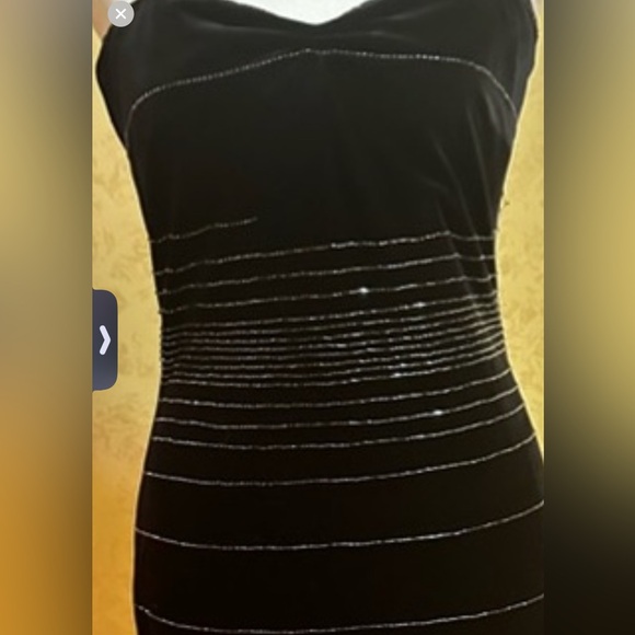 Elegant Black Evening Dress - Picture 2 of 9